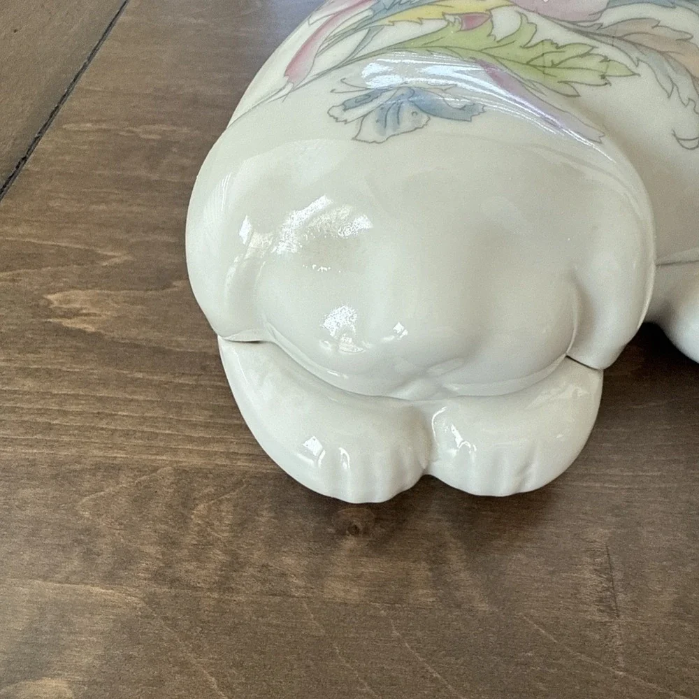 60s VTG Elizabeth Arden DOG Trinket BOX Wild Flower BUTTERFLIES Vanity Decor